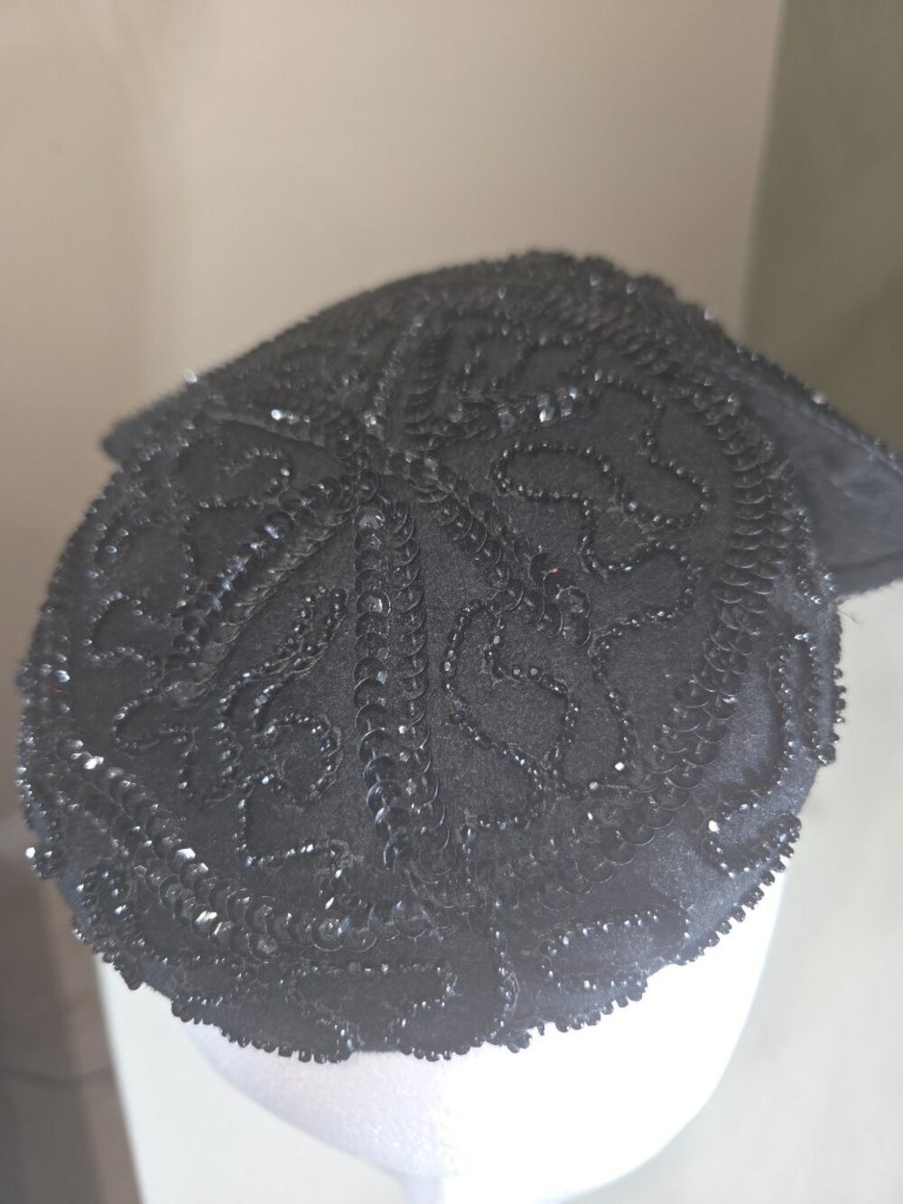 VTG Sequined Half Hat, Crescendoe Gloves 7.5 & Petite Hat Box – Mid Century Set